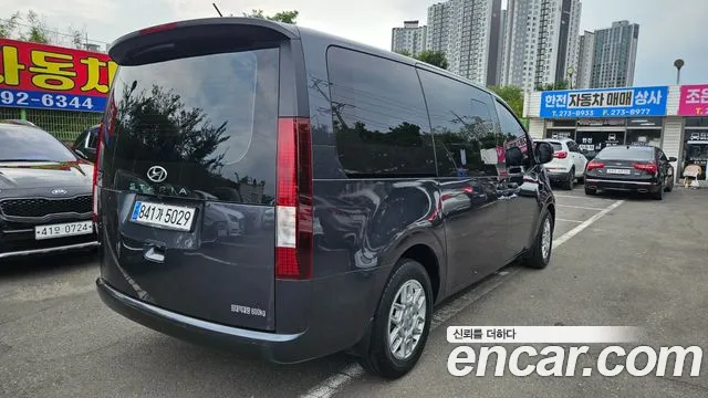 Hyundai Staria 2022 thumb 8