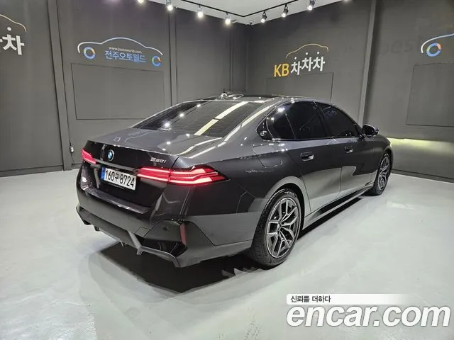 BMW 5 серии 2026 thumb 2
