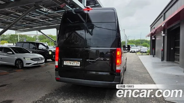Hyundai Staria 2019 thumb 4