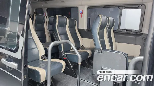 Hyundai Staria 2019 thumb 12