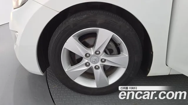 Hyundai Avante 2010 thumb 5