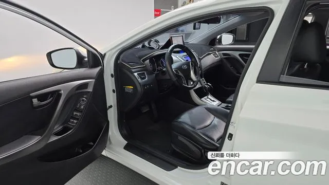 Hyundai Avante 2010 thumb 10