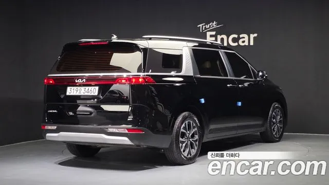 Kia Carnival 2023 thumb 2