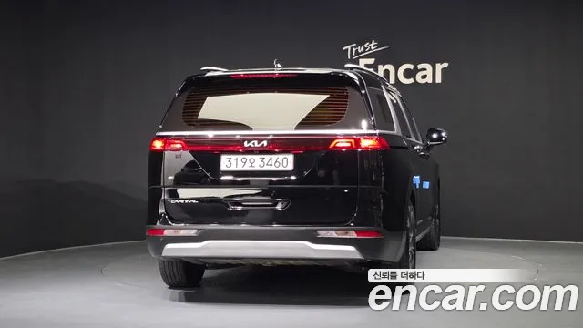 Kia Carnival 2023 thumb 4