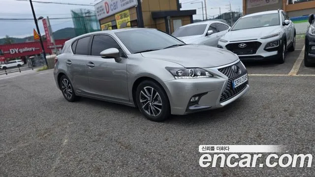 Lexus CT200h 2020 thumb 2