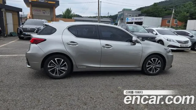 Lexus CT200h 2020 thumb 3