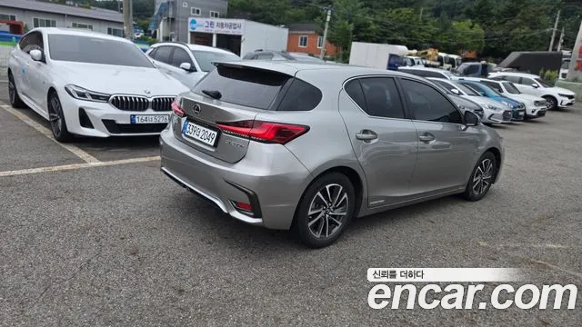 Lexus CT200h 2020 thumb 4