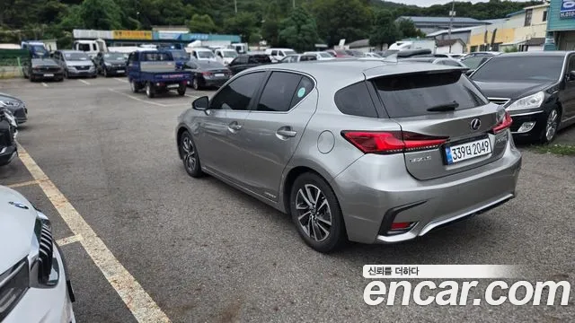 Lexus CT200h 2020 thumb 6