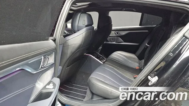 BMW 8 серии 2024 thumb 11
