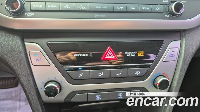 Hyundai Avante 2017 thumb 10