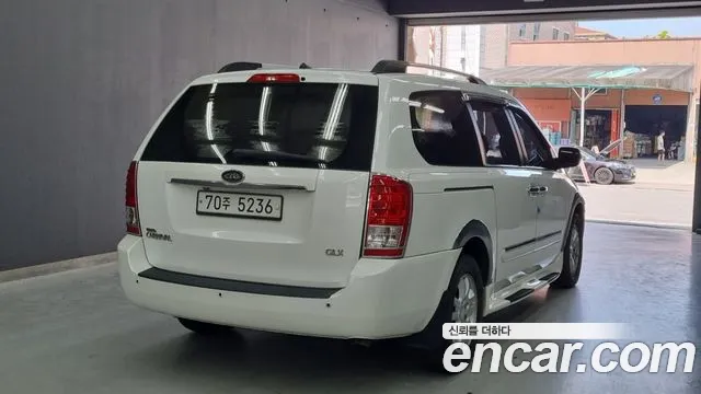 Kia Carnival 2013 thumb 2