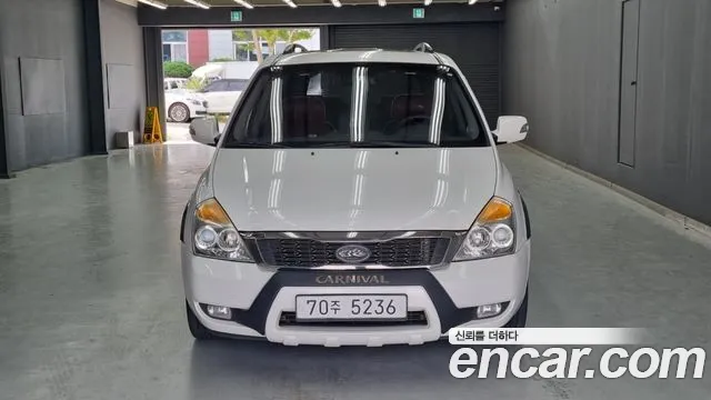 Kia Carnival 2013 thumb 3