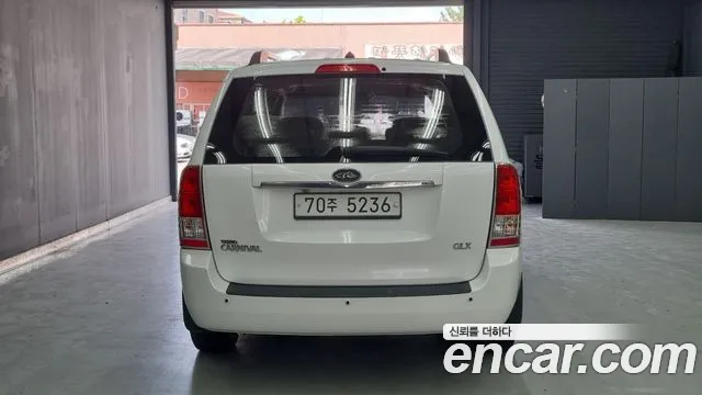 Kia Carnival 2013 thumb 4