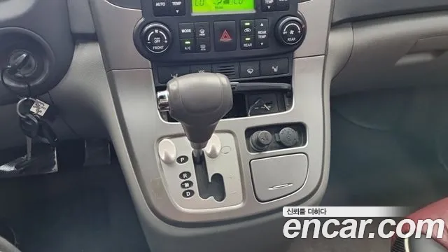 Kia Carnival 2013 thumb 9