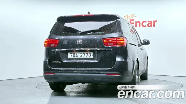 Kia Carnival 2019 thumb 3