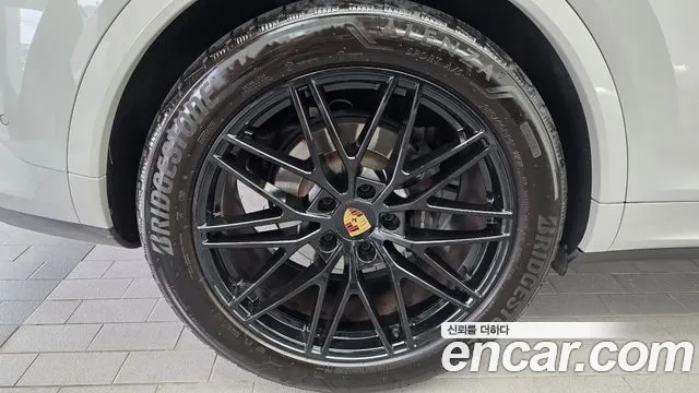 Porsche Cayenne 2024 thumb 5
