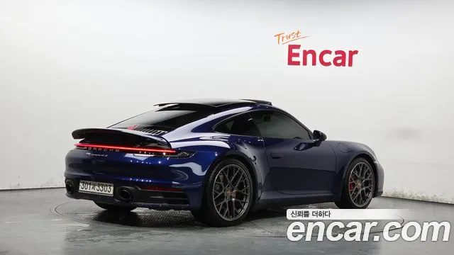 Porsche 911 2020 thumb 2