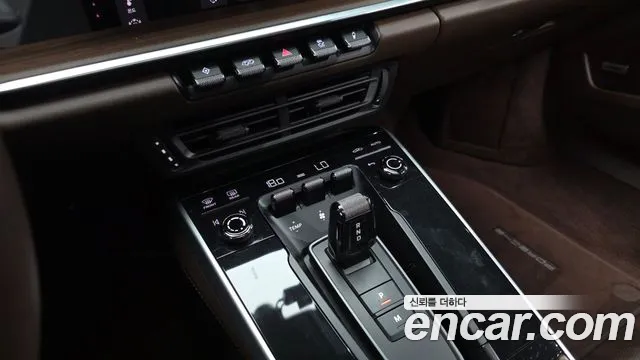 Porsche 911 2020 thumb 9