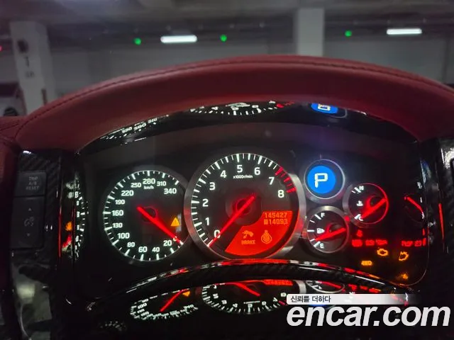 Nissan GT-R 2010 thumb 10