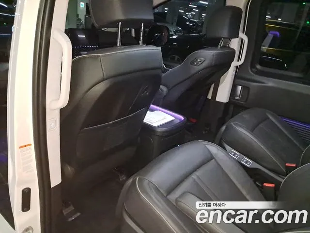 Hyundai Staria 2025 thumb 9
