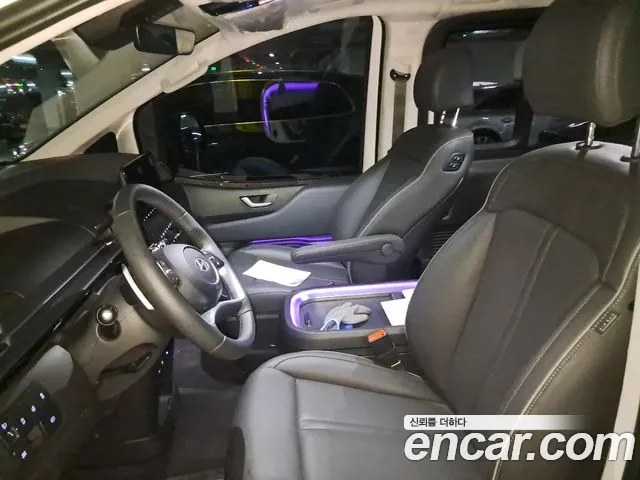 Hyundai Staria 2025 thumb 10