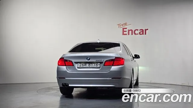 BMW 5 серии 2012 thumb 4