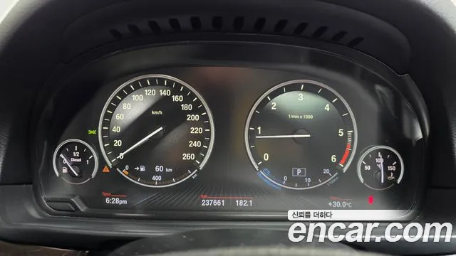 BMW 5 серии 2012 thumb 8