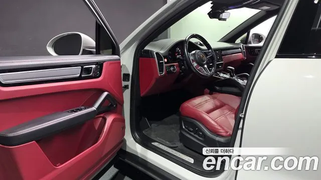 Porsche Cayenne 2022 thumb 10