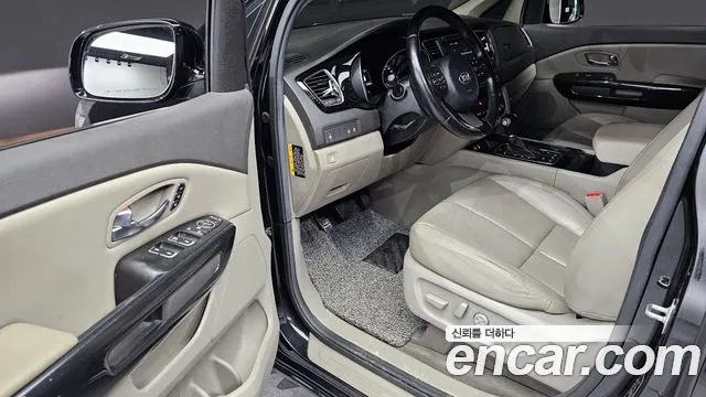 Kia Carnival 2014 thumb 10