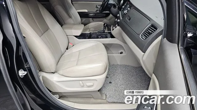 Kia Carnival 2014 thumb 11