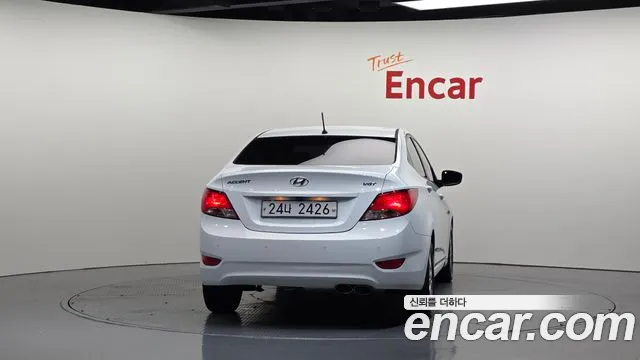 Hyundai Accent 2015 thumb 4