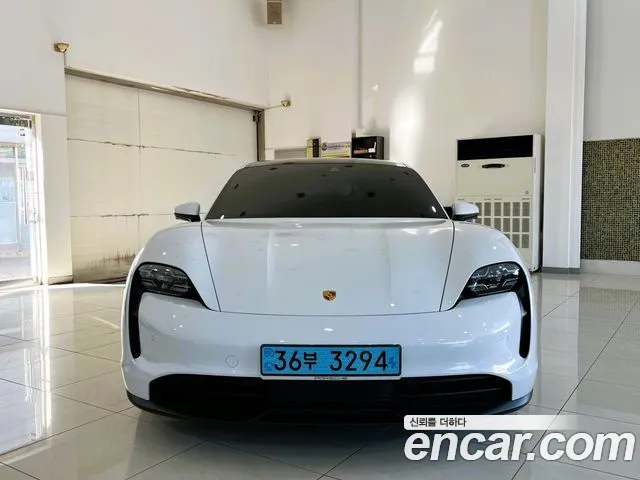 Porsche Taycan 2020 thumb 3
