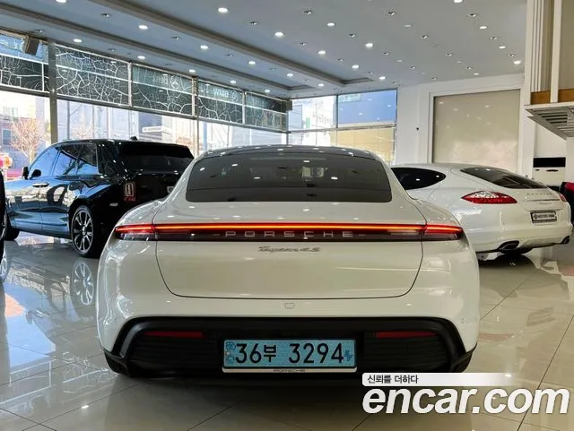Porsche Taycan 2020 thumb 4