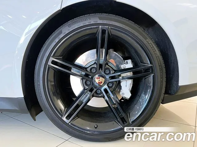 Porsche Taycan 2020 thumb 5