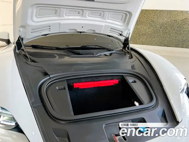 Porsche Taycan 2020 thumb 6