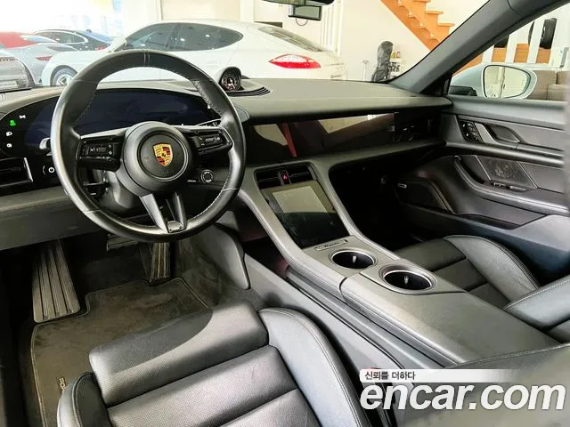 Porsche Taycan 2020 thumb 7