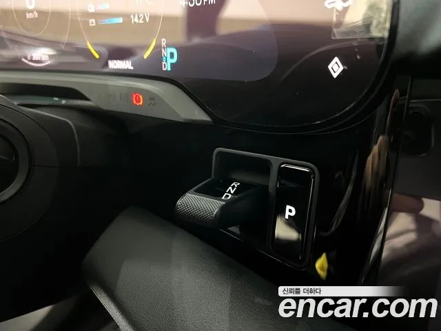 Porsche Taycan 2020 thumb 9