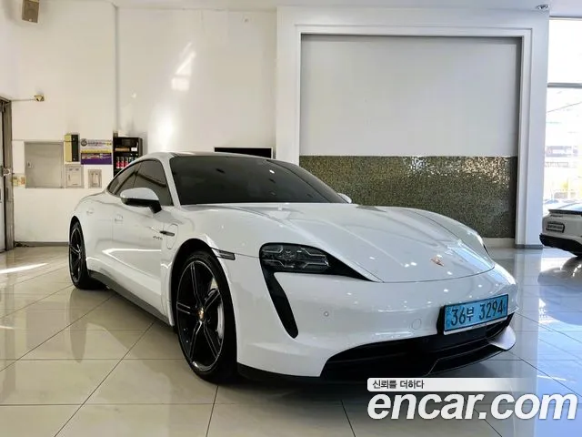 Porsche Taycan 2020 thumb 11