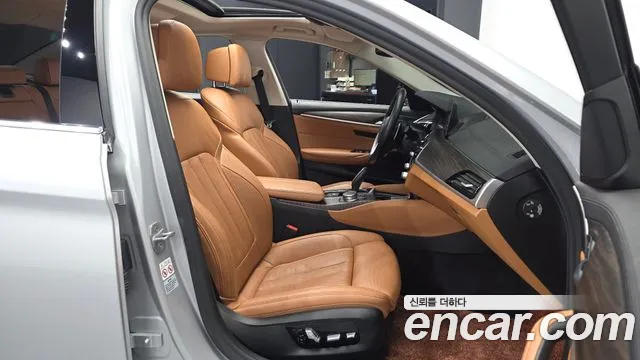 BMW 5 серии 2020 thumb 11