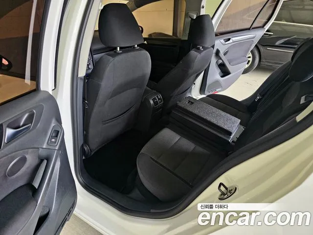Volkswagen Golf Sportsvan 2010 thumb 10