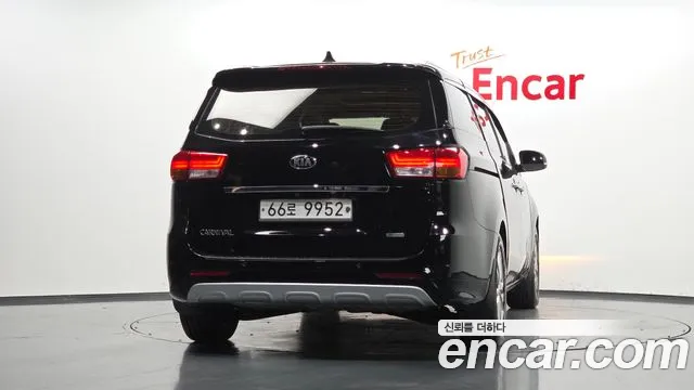 Kia Carnival 2015 thumb 4