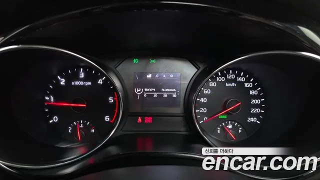 Kia Carnival 2015 thumb 8