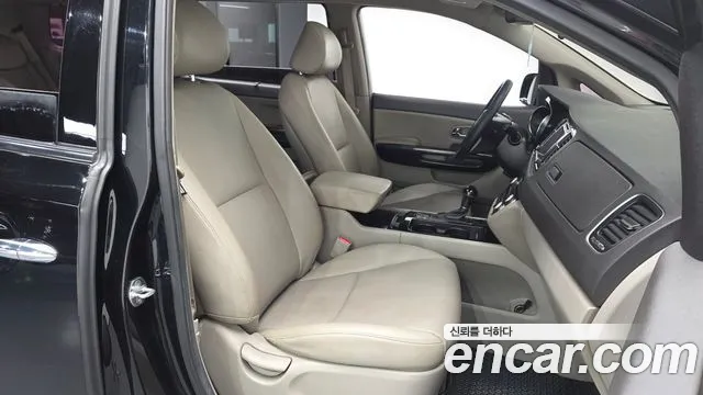 Kia Carnival 2015 thumb 11