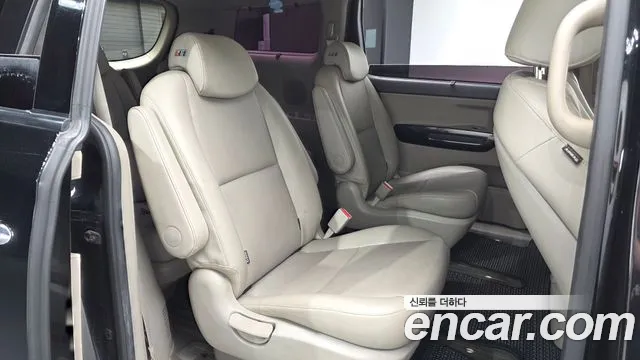 Kia Carnival 2015 thumb 12