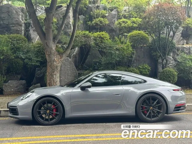 Porsche 911 2020 thumb 2