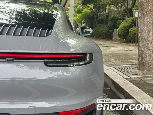 Porsche 911 2020 thumb 4