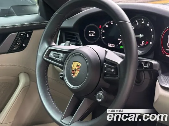 Porsche 911 2020 thumb 10