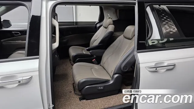 Kia Carnival 2024 thumb 11