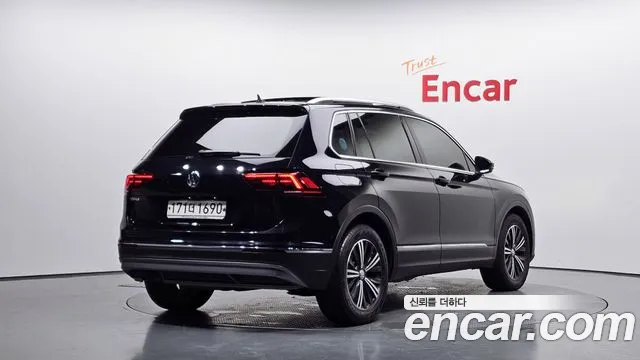 Volkswagen Tiguan 2019 thumb 2