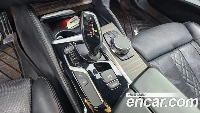 BMW 5 серии 2018 thumb 9